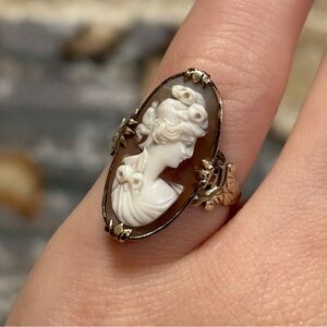 Antique Cameo Ring in Silver